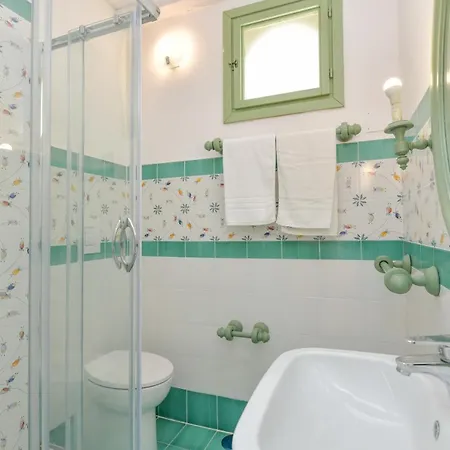 Gioia Con Piscina Sul Mare